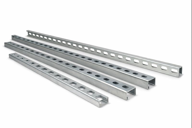 Доставка и разгрузка пачек C-профиля: строповка и защита кромок