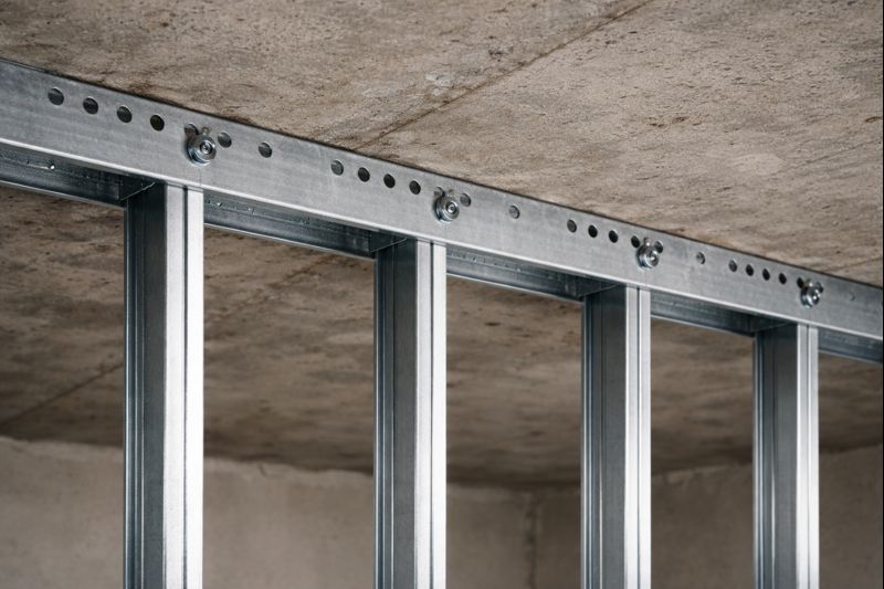 Монтаж U-профиля ЛСТК — пример узла и крепления