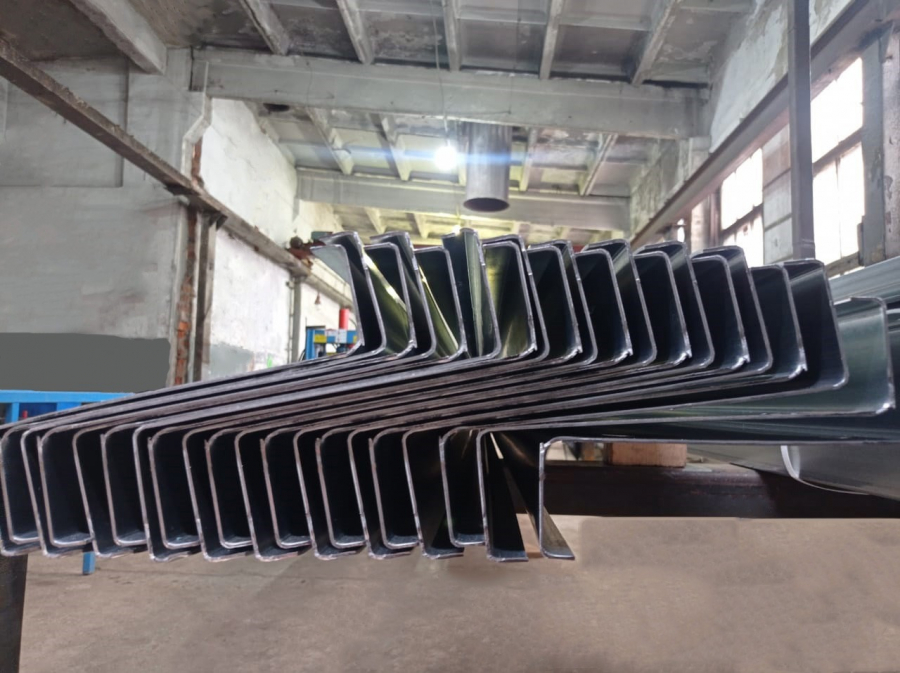 Узел Z-профиля: стык и крепёж