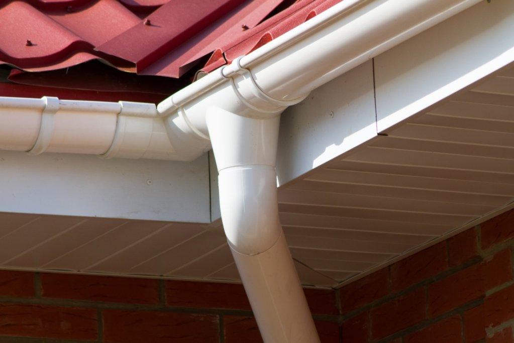Водосток на кровле